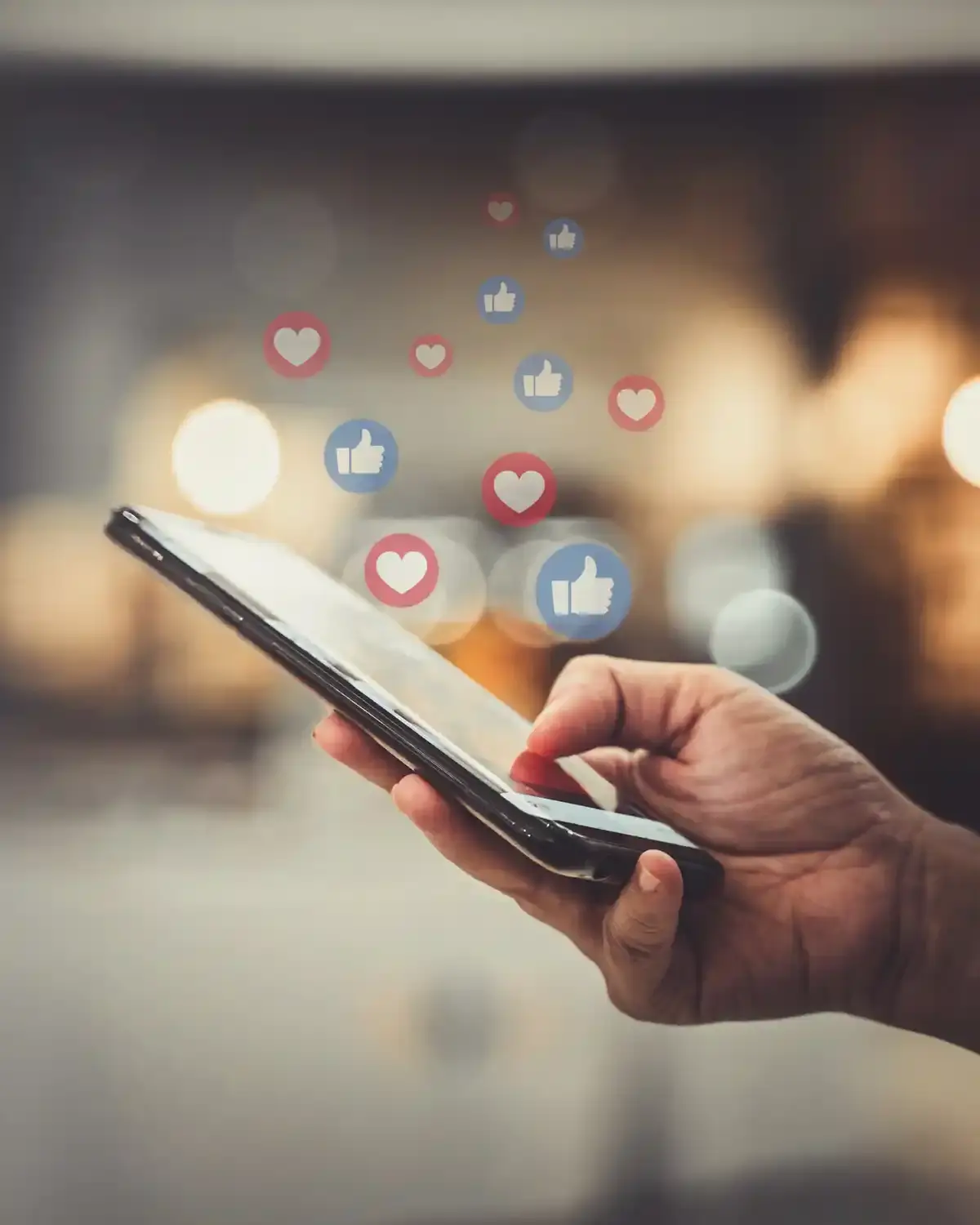 Handy mit Social Media Ipcons